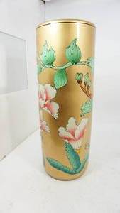 lot 6 image: Large Round Floral Vase