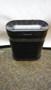 lot 10 image: Honeywell HPA 100 True Hepa 155 Sq. Ft. Air Purifier