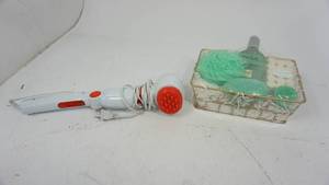 lot 46 image: Homedics Electric Massager---Body & Earth Golden Swirl Basket Bath Products