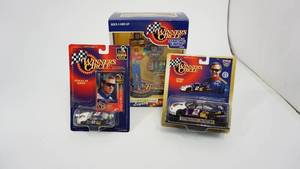 lot 67 image: Winners Circle With Starting Winners Lineup Figure-Winners Circle Cars