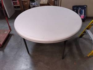 lot 8 image: plastic, collapsing round patio tab...