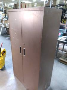lot 11 image: Metal Storage Cabinet 361865...