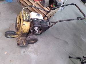 lot 27 image: Honda GX 240 Jet Black Blower...