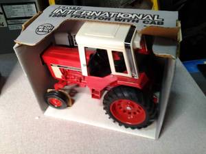 lot 36 image: Ertl Die Cast Metal International 1...