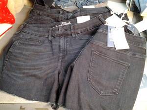 lot 52 image: (7) Universal Thread Goods Co. Jean...