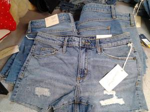 lot 53 image: (9) Universal Thread Goods Co. Jean...