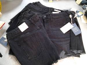 lot 54 image: (8) Universal Thread Goods Co. Jean...