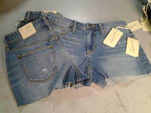 lot 55 image: (5) Universal Thread Goods Co. Jean...