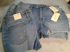 lot 56 image: (7) Universal Thread Goods Co. Jean...