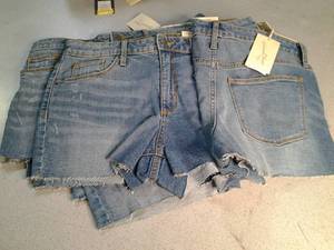 lot 58 image: (7) Universal Thread Goods Co. Jean...
