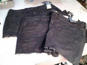 lot 60 image: (3) Universal Thread Goods Co. Jean...
