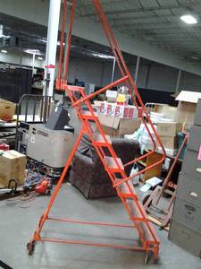 lot 02 image: Rolling 6 foot ladder