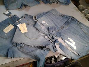 lot 62 image: (6) Universal Thread Goods Co. Jean...