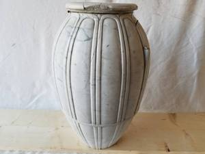 lot 4 image: Classical Marble Vessel