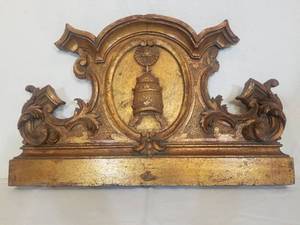 lot 11 image: Medieval Hand Carved Crest
