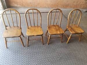 lot 18 image: 4 Child-sized Chairs