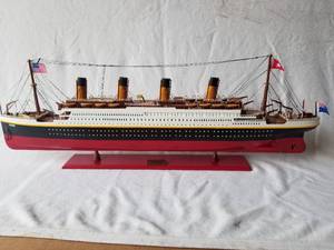 lot 22 image: RMS Titanic Wood Ship Model