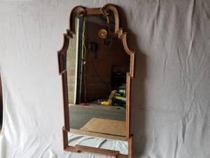 lot 33 image: Classical Wood Frame Mirror