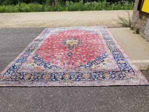 lot 36 image: Handmade Oriental Wool Rug