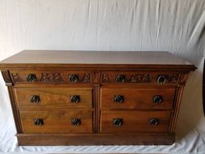 lot 41 image: Vintage English Oak Dresser