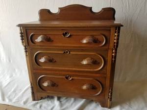 lot 43 image: Small Antique Walnut Dresser
