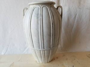 lot 5 image: Classic Marble Vessel