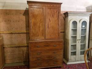 lot 48 image: Antique Mahogany Butlers Desk