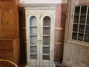 lot 49 image: 2 Door Bookcase