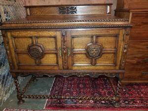 lot 52 image: English Oak Side Board