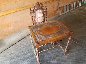 lot 26 image: English Oak Side Chair and Table Set