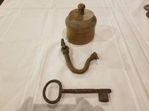 lot 87 image: 3 Pieces Unique Antique Lot