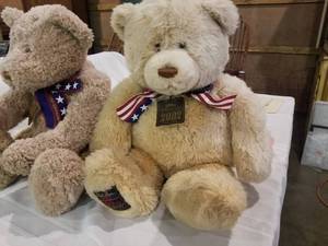 lot 92 image: 2 Wish Bears 2002