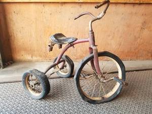 lot 93 image: Colson Fairy Jr. Antique Tricycle