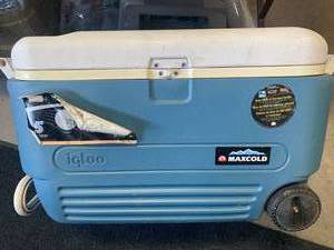 Igloo 60 Quart Rolling Cooler