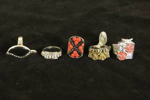 lot 45 image: 5 Silver Tone Costume Jewelry Rings