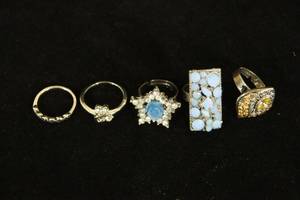 lot 46 image: 5 Silver Tone Costume Jewelry Rings