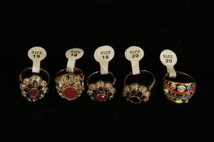 lot 47 image: 5 Gold Tone Costume Jewelry Rings