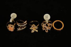 lot 50 image: 5 Rose Gold Tone Costume Jewelry Rings