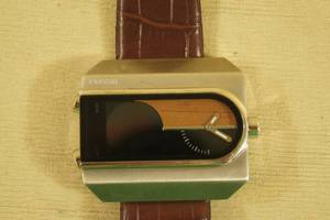 lot 10 image: Fossil JR-9121 Analog and Digital Mens Wrist Watch