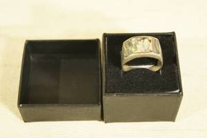 lot 54 image: Sterling Silver Mexican Artisan Ring with Inlay