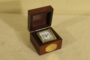 lot 98 image: Jack Daniels Collector Desk Clock in Wood Box
