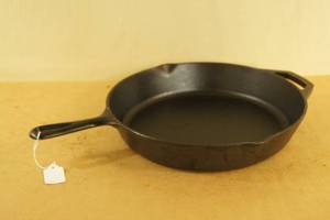 lot 121 image: Lodge 12 Cast Iron Skillet
