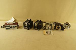 lot 107 image: 5 Antique Cameras - Kodak Brownies