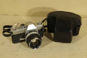 lot 104 image: MamiyaSekor 1000TL 35mm Film SLR Camera