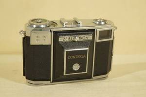 lot 108 image: Antique Zeiss Ikon Contessa Camera