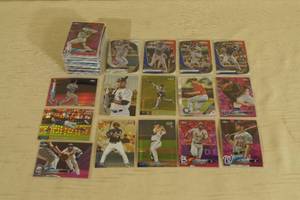 lot 137 image: Baseball Cards - Inserts, Refractors, Modern
