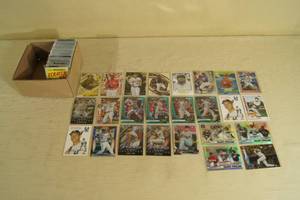 lot 134 image: Baseball Cards - Rookies, Inserts, Refractors