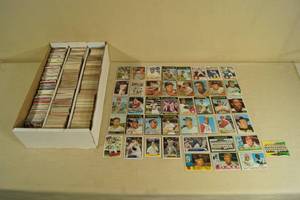 lot 143 image: Box of Baseball Cards - Large Assortment