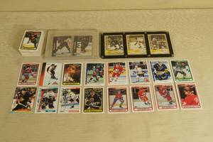 lot 147 image: Hockey Cards - 80s and 90s