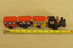lot 183 image: Vintage Wind Up Tin Train Toy - Zig Zag Express